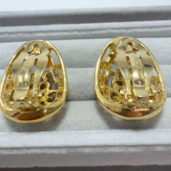 Yves Saint Laurent Vintage Gold Clip-on Earrings - Picture 5 of 14